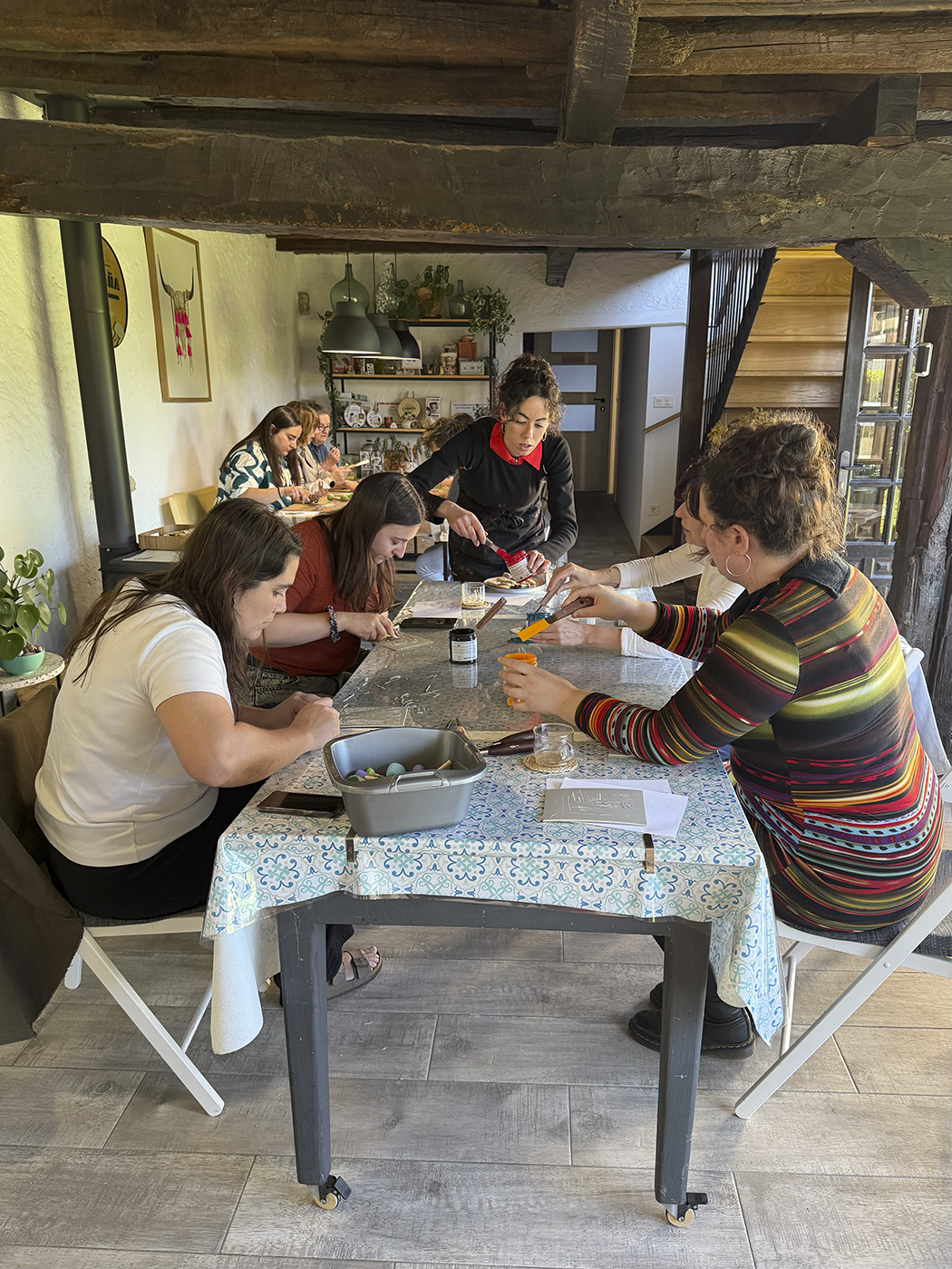 1Taller-linoleo-Alba-Tojo-La-Cabaña-pottery-and-plants